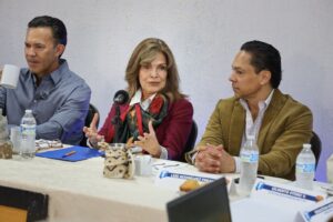 Mesa Cancún con Martha Patricia Patiño Fierro, rectora de la UES