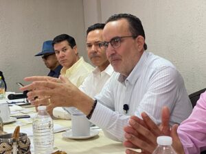 Mesa Cancún con Agustín Rodríguez Torres, Diputado Federal