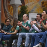 Acompañado de jóvenes sonorenses, Gobernador Durazo vive la emoción del debut de México en la Copa Mundial de la FIFA 2026